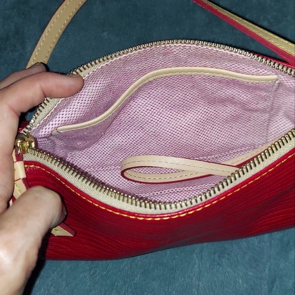 Dooney and Bourke Barrel Bag - Picture 7 of 8